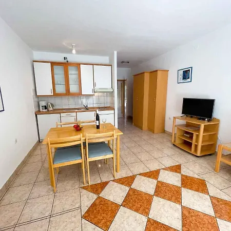 In 42067 Apartment *