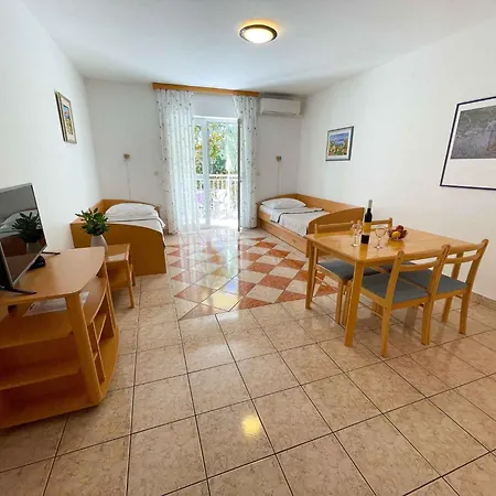 Apartment In 42067 Jadranovo
