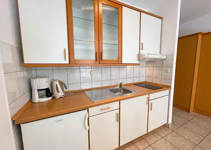 In 42067 Jadranovo
